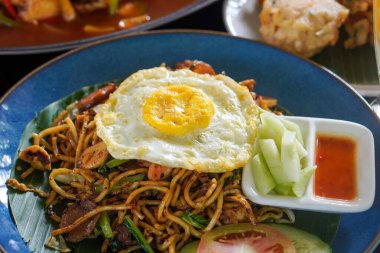 Endonezya mutfağı, 13 Eylül 2025 'te ele geçirildi. Kalın baharatlı, canlı aromalı ve otantik kültürel sunumlu çeşitli geleneksel yemeklerden oluşan zengin mutfak mirası.