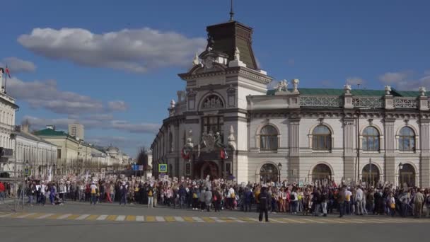 Kazan, Ryssland, 9 maj: procession av odödliga regementet. — Stockvideo