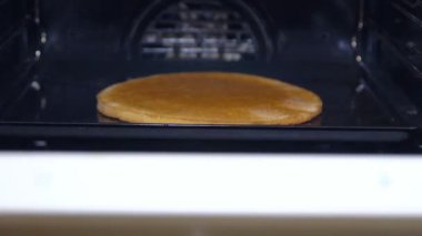 bir pasta fırında pasta