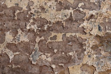 Dokulu arka plan beyaz sıva kısmen bir pembe gölgeli kırık duvar ile serpilir kırık. Grunge arka plan