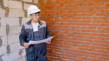 Oda keşfetmek planları bina ile adam