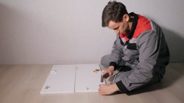 Adam kabine kapılar oluşturma