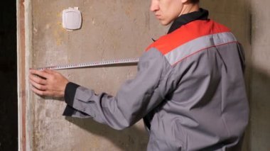 Adam beton duvar genişlik ölçme