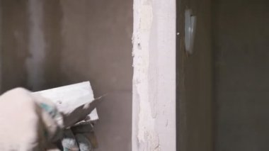 İşçi akşam beton duvar