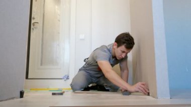 Adam kat ahşap plakalar katmanlama