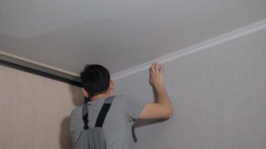 Adam odada tavan kalıp uygulama