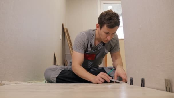人分层地板木板 — 图库视频影像