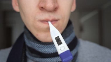 Sıcaklık alarak eşarp erkekte kırpma