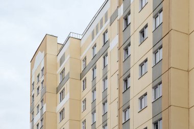 Modern apartmanlar dış güneşli gün