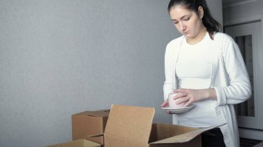 Teslimat, yer değiştirme ve açma.