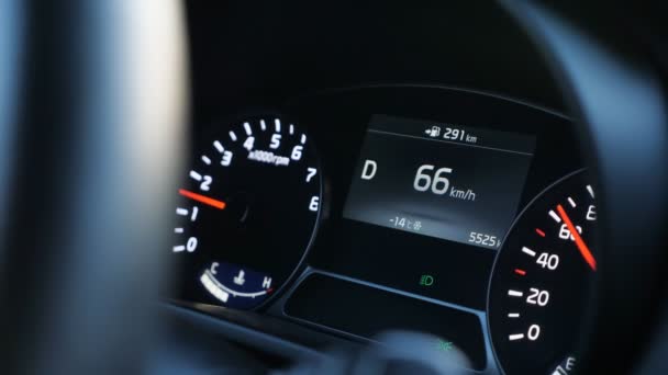 Sebességmérő Modern Autó Lassú Mozgás Közelről — Stock videók