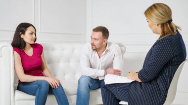 Aile evlilik terapisi oturumu konsept danışmanlığı