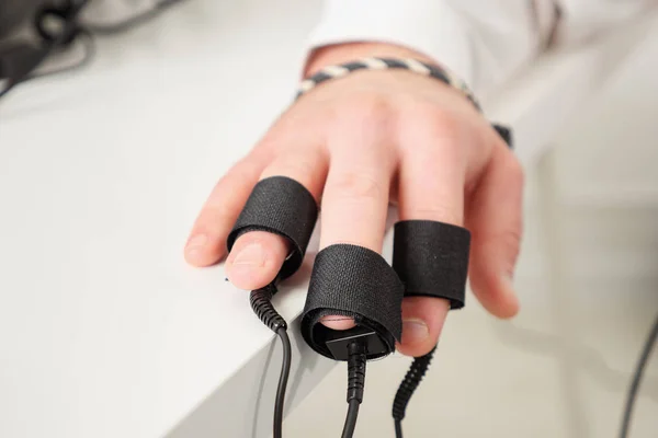 Mans hands on which polygraph sensors are worn — Stock Photo, Image