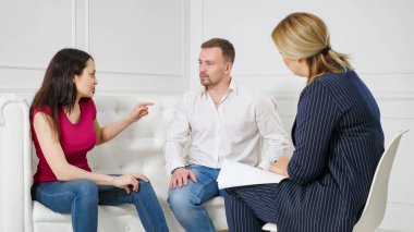 Aile karşı karşıya ilişki zorlukları.