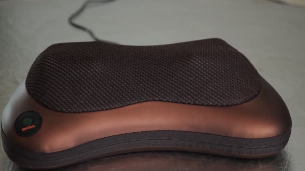 Расслабляющий массаж подушки вибратор электрический — стоковое видео