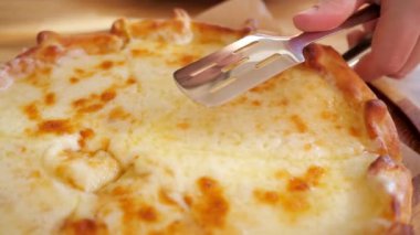 Peynir ile Gürcü khachapuri.