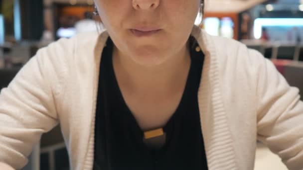 Woman is eating french fries fast food, mouth closeup. — Stock Video