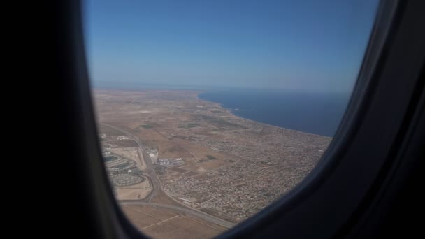 View of the city from the window of the passenger jet — Stock Video