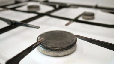 Kavanozlu beyaz gaz ocağı yanmayı da içeriyor