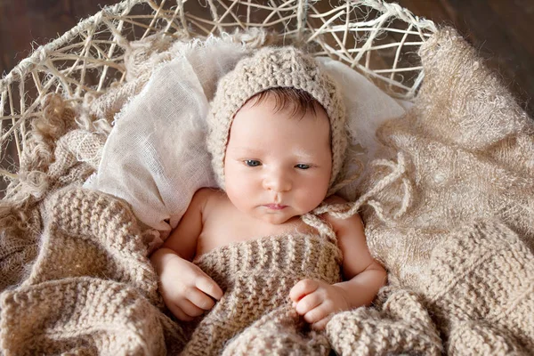 Новорожденный Ребенок Открытыми Глазами Беременный Новорожденный Мальчик Дней — стоковое фото