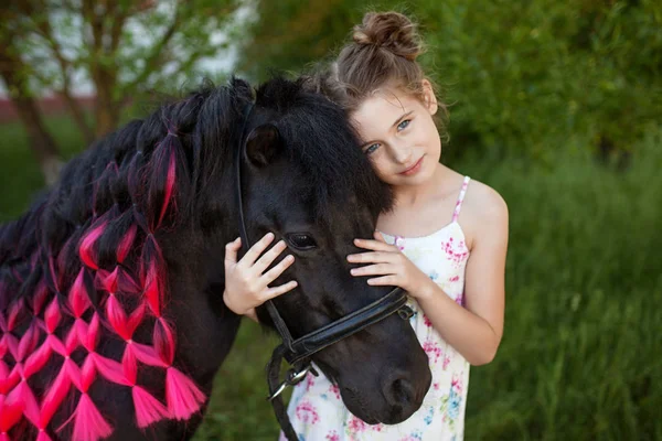 Cute Little Girl Black Pony Park — Stock Photo, Image