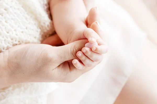 Fotos De Main De Bebe De Stock Main De Bebe Imagenes Libres De Derechos Depositphotos