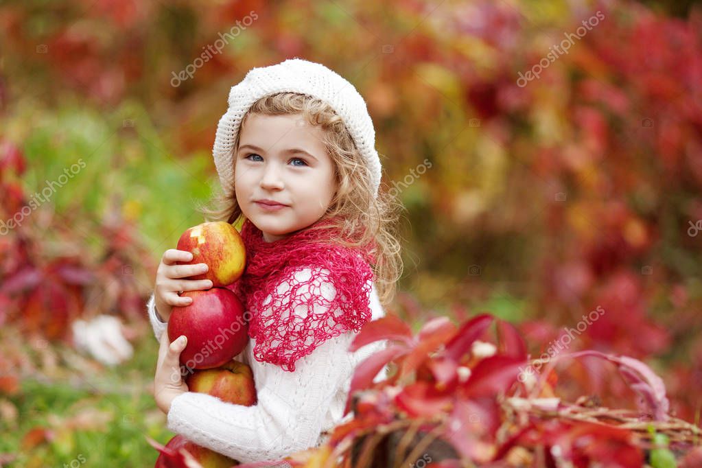 Фото Детей С Яблоками Осень