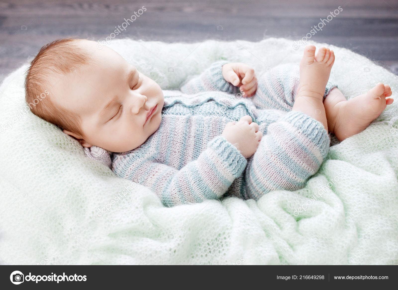 https://st4.depositphotos.com/9134572/21664/i/1600/depositphotos_216649298-stock-photo-portrait-sleeping-newborn-baby-boy.jpg