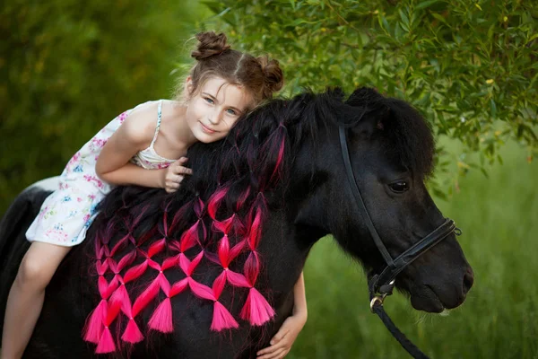 Cute Little Girl Black Pony Park — Stock Photo, Image