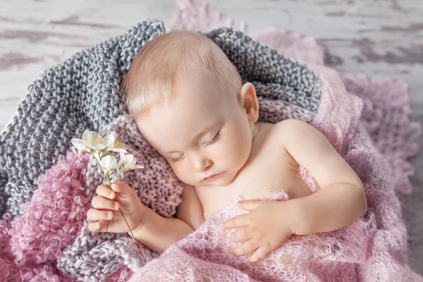 Schattig klein meisje slapen — Stockfoto