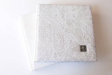 Hakiki deri bir kapak ile Photobook. Güzel beyaz kapak