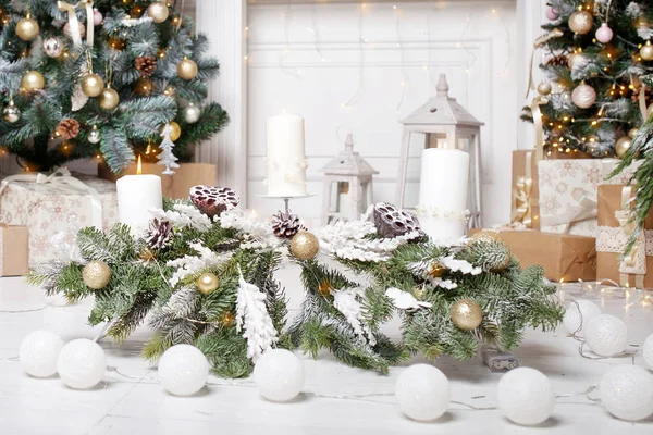 Decoração de Natal. Decorações de árvores de Natal e casas de férias. N — Fotografia de Stock
