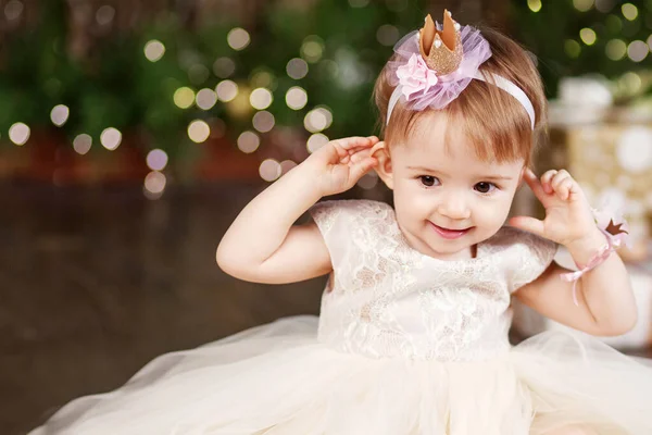 Navidad Bebé Niña Poco Navidad Día Fiesta Sonrisa Niño Luces — Foto de Stock