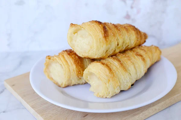 Pastel Cuerno Con Relleno Crema Vla Vainilla Pastel Cumcum Casero — Foto de Stock