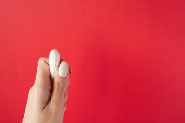 Kırmızı arka planda bir tampon. Yüksek kalite fotoğraf