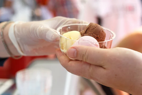 Transfer of ice cream from hand to hand