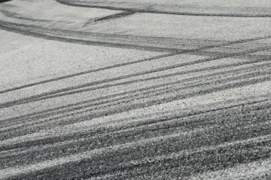 Saç tokası asfalt yaptı rallye arabalarından kauçuk parça. 