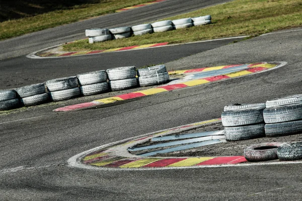 Detalj Bild Del Tävlingsbanan Chikanen Med Trottoarkanter Och Däck Kan — Stockfoto