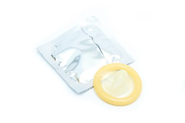 Ein Bild Eines Normalen Kondoms Isoliert Auf Weißem Hintergrund — Stockfoto