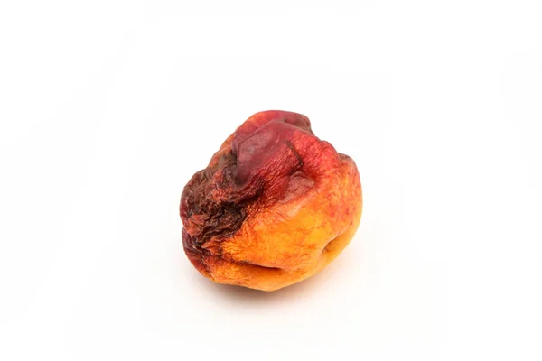 Een Foto Van Een Verrotte Nectarine Vorm Vervormd Oneetbaar Geïsoleerd — Stockfoto