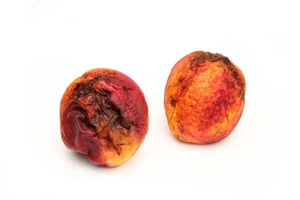 Een Foto Van Twee Rotte Nectarines Vorm Vervormd Zijn Oneetbaar — Stockfoto