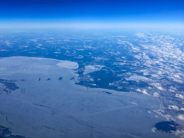 Uma Vista Aérea Avião Voando Alto Acima Solo Olhar Janela — Fotografia de Stock