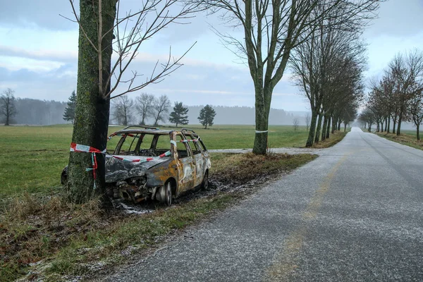 Auto Zničeno Při Dopravní Nehodě Bylo Způsobeno Špatným Počasím Zimě — Stock fotografie