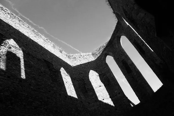 Umělý Obrázek Starého Opuštěného Gotického Kostela Pouze Hlavní Stěny Zůstaly — Stock fotografie