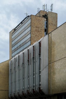 Eski bir komünist otel bir resim. Geçmişin brutalist mimarisinin gösteren bir örnek bulunmaktadır. 