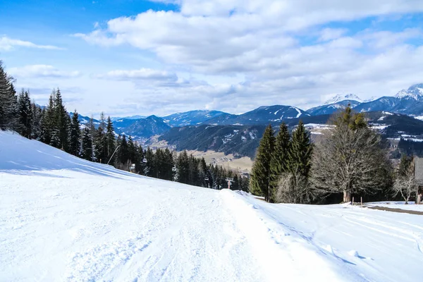Una Foto Estación Esquí Los Alpes Austriacos Nieve Clima Son — Foto de Stock
