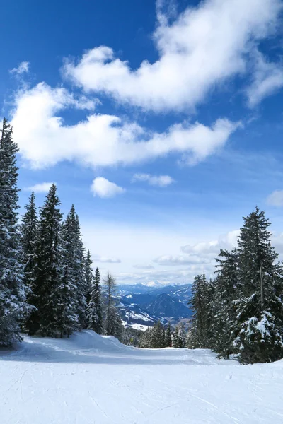 Une Photo Station Ski Des Alpes Autrichiennes Neige Temps Sont — Photo