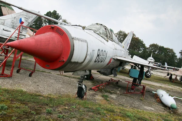 Una Foto Dalla Base Militare Abbandonata Piena Vecchi Aerei Combattimento — Foto Stock