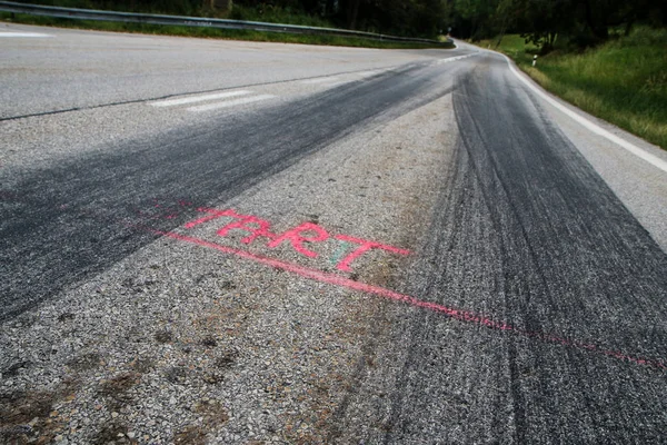 Rubber Tracks Racing Cars Left Tarmac Start Hill Climb Stage — Stock Photo, Image