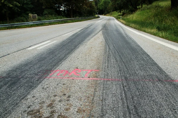 Rubber Tracks Racing Cars Left Tarmac Start Hill Climb Stage — Stock Photo, Image